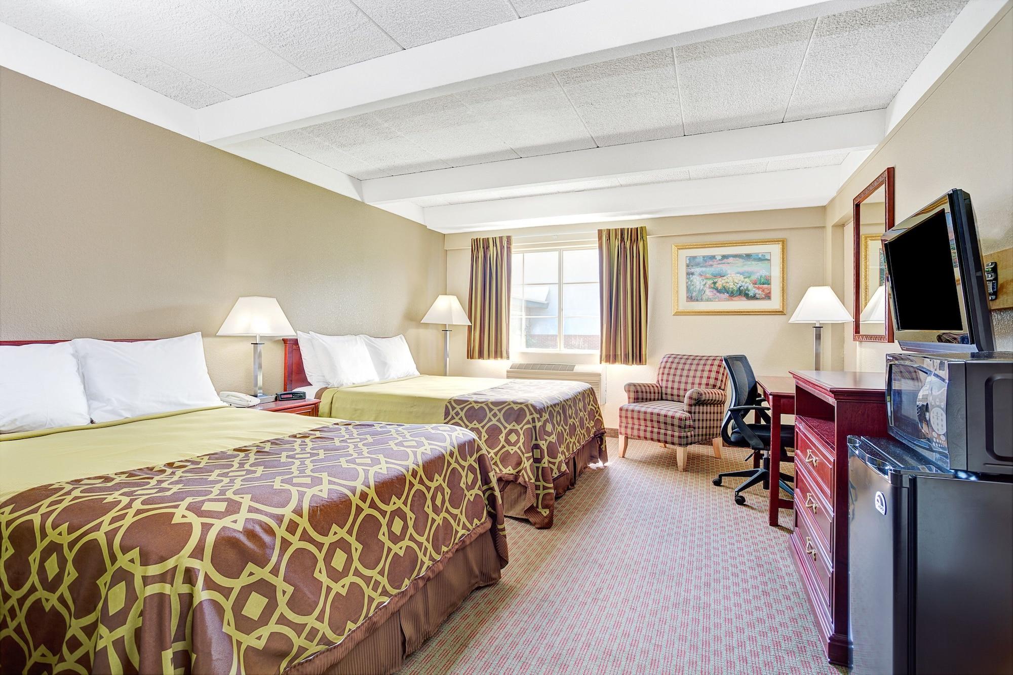 Travelodge By Wyndham Iowa City Exterior photo